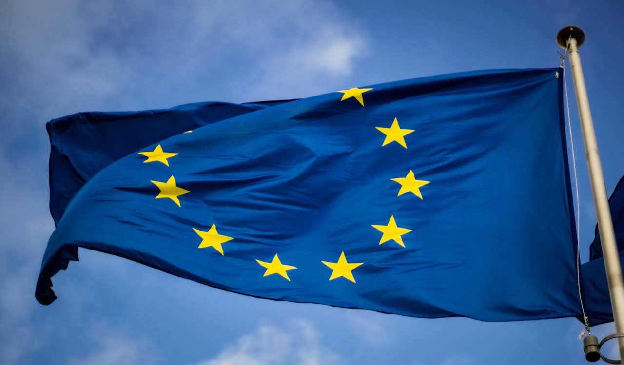 EU-flag foran EU-Parlamentet